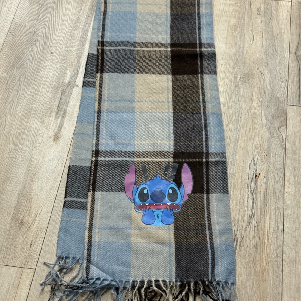 Plaid Scarf with Stitch Design